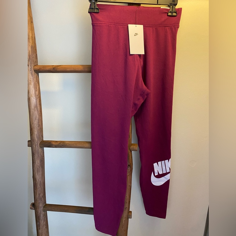 NIKE TIGHT FIT HIGH RISE LEGGINGS NEW